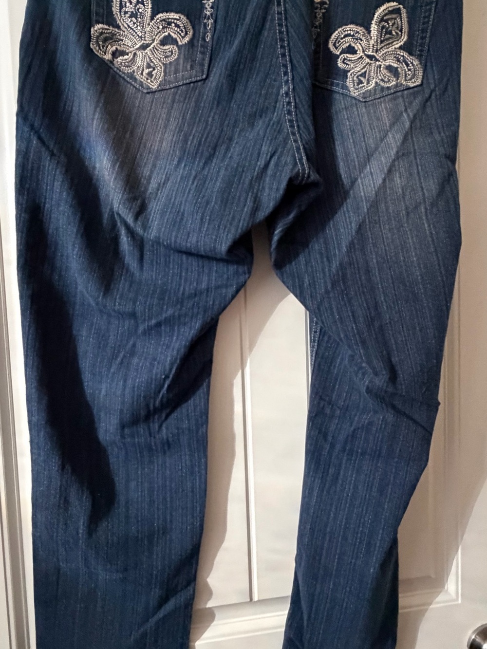 Size 18W-dkin jeans with fleur de lis embroidered back pockets